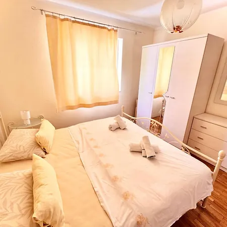 Flat -10 M Balcony, Views, Large Terrace Apartment