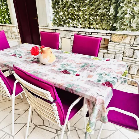 Flat -10 M Balcony, Views, Large Terrace 아파트 두브로브니크