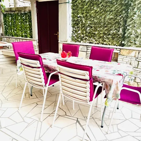 Flat -10 M Balcony, Views, Large Terrace 아파트