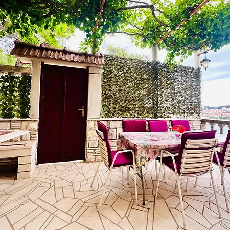 아파트 Flat -10 M Balcony, Views, Large Terrace