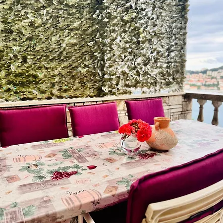 Flat -10 M Balcony, Views, Large Terrace Apartment Dubrovnik