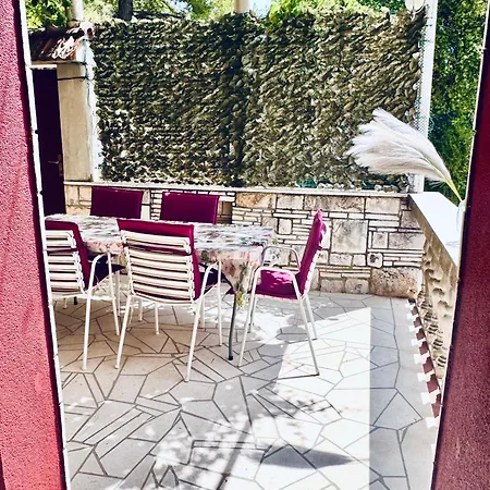 Flat -10 M Balcony, Views, Large Terrace 아파트 *