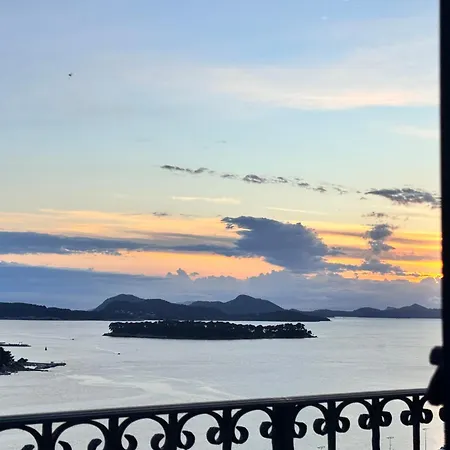 Flat -10 M Balcony, Views, Large Terrace * Dubrovnik
