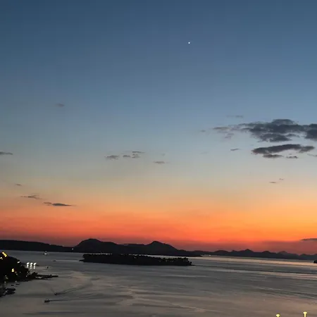 Flat -10 M Balcony, Views, Large Terrace * 두브로브니크